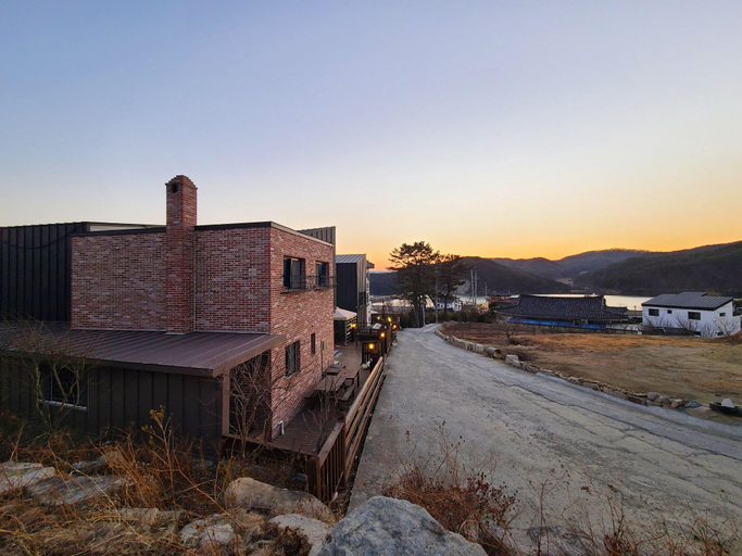 Exterior & Views 1, Gyeongju Art Hill Pension, Gyeongju