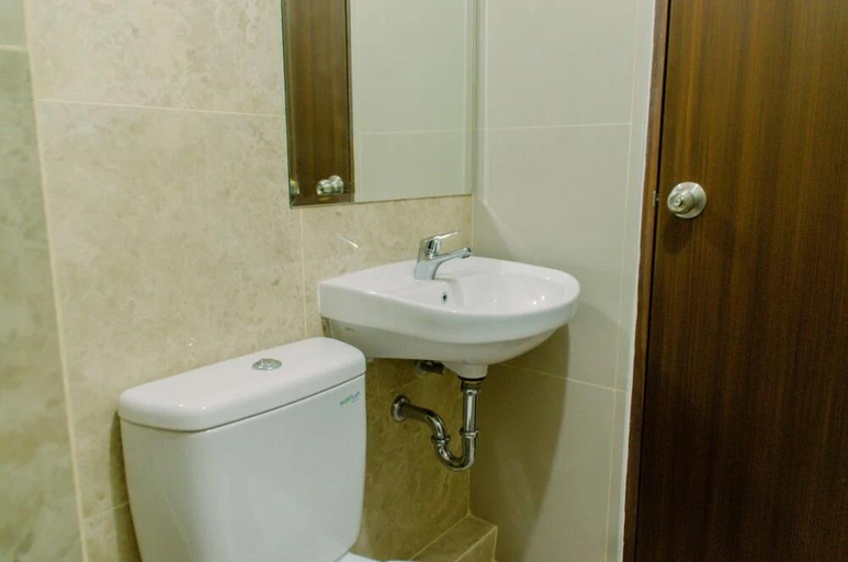 Bathroom 2, Elegant And Comfy 2Br Transpark Bintaro Apartment, South Tangerang