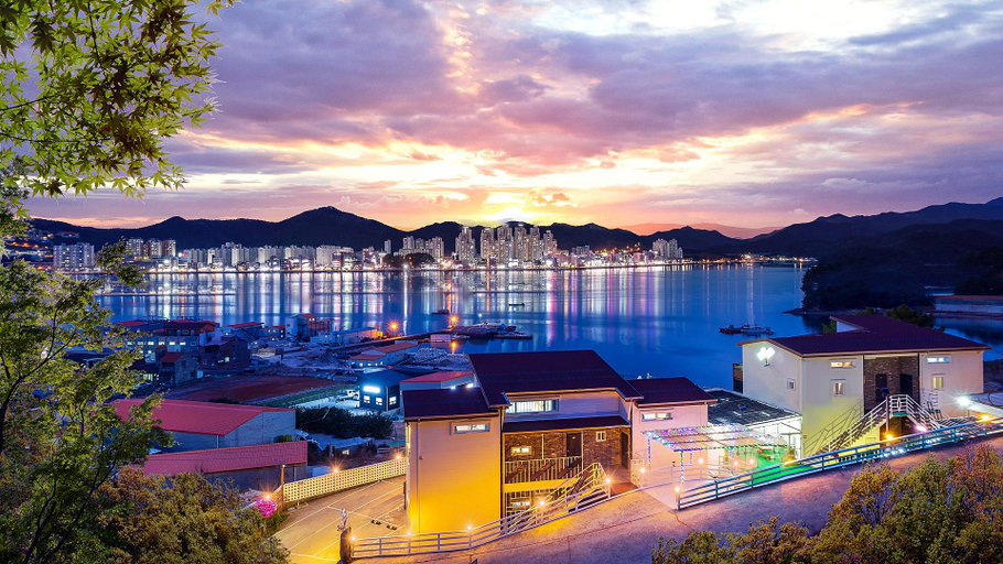 Exterior & Views 1, Tongyeong Dalbichae Pension, Tongyeong
