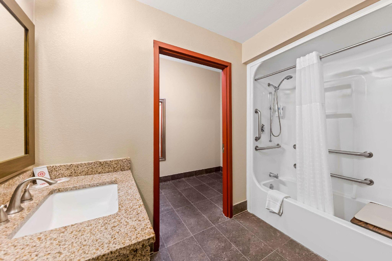 Bathroom 4, Roanoke Suites, Denton