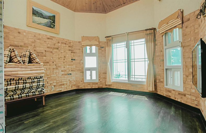 Others 4, Taean Padaya Pension, Taean