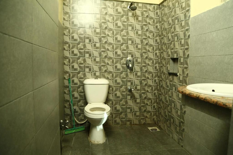 Bathroom 3, Hotel Bilal, Karachi