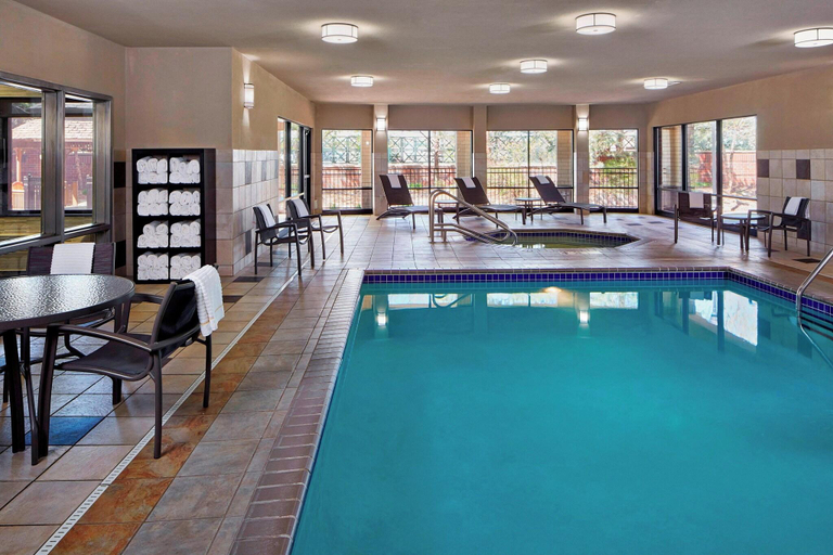 Sport & Beauty 2, Courtyard Minneapolis St. Paul/Roseville, Ramsey