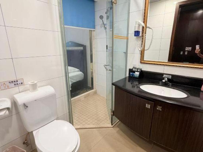 Bathroom 4, Zhongshan Hui Quan Hotel, Zhongshan