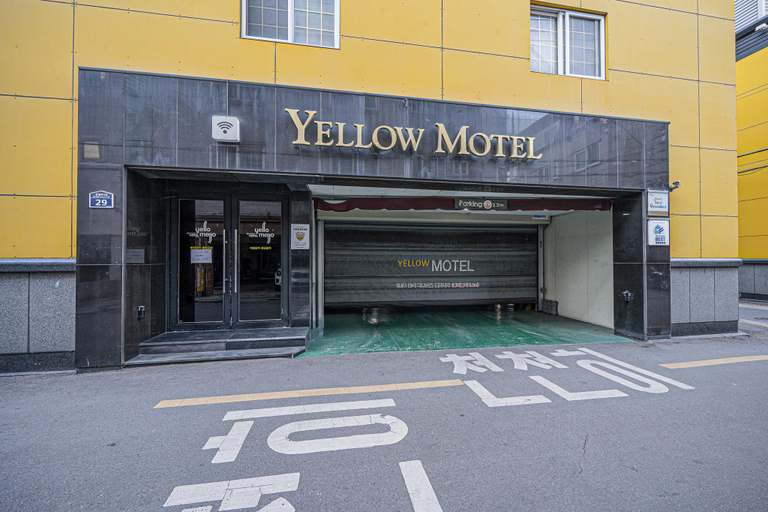 Exterior & Views 2, Yellow, Buk