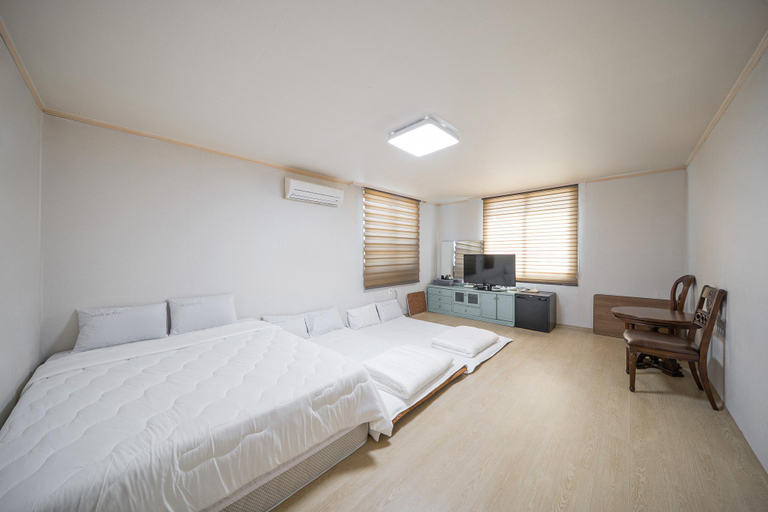 Bedroom 2, Pohang Heunghae Blue Navis, Pohang