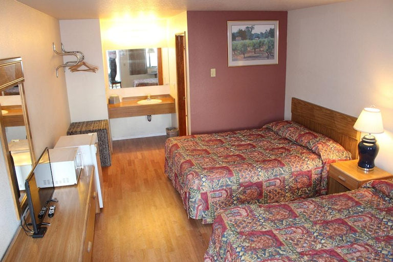 Bedroom 2, Silver Sands Motel, Lane