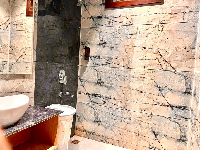 Bathroom 3, Hotel Brooklyn Suites - Near Golden Temple , Amritsar