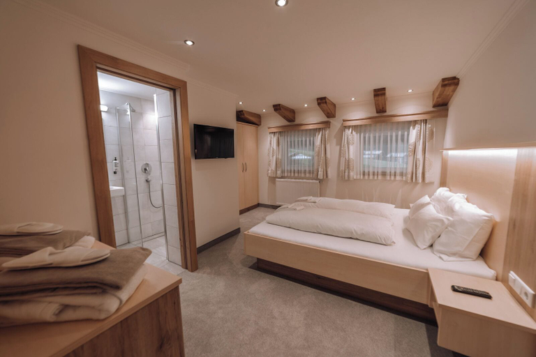Bedroom 2, ThePoolhouse Boutique Lodge, Zell am See