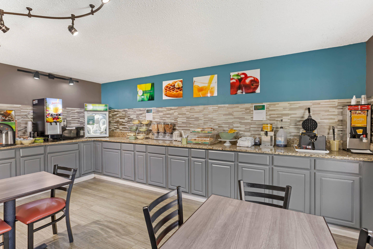 Food & Drinks 4, Quality Inn Clinton - Laurens I-26, Laurens