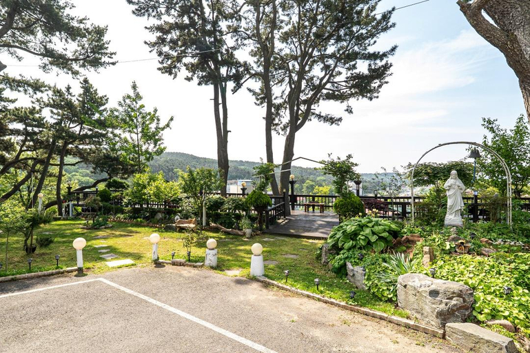Others 3, Eurwangni Solmaru Pension, Jung