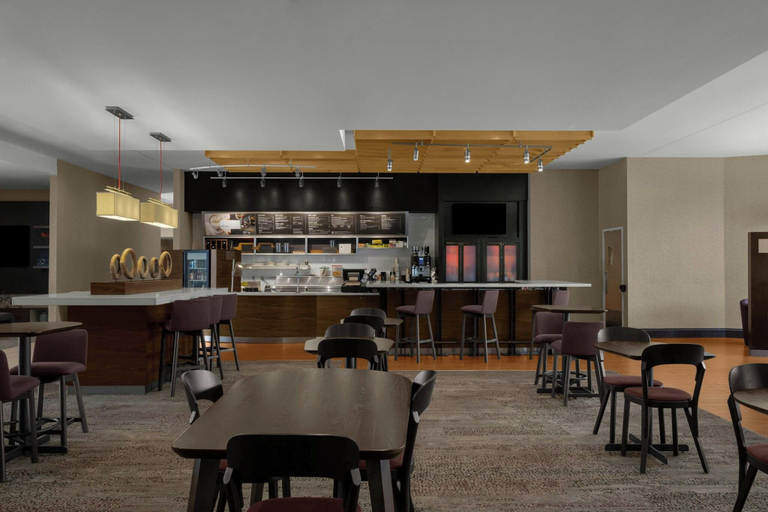 Food & Drinks 5, Courtyard by Marriott Charlotte Airport North, Mecklenburg