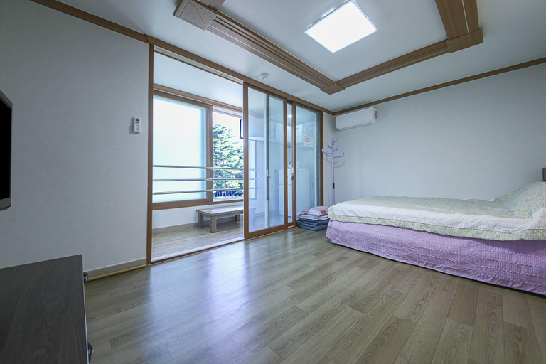 Bedroom 2, Yangyang Naksan Seezen Condotel, Yangyang