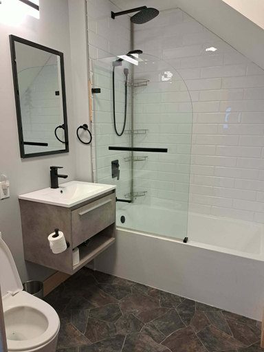 Bathroom 2, Bralorne Suites & Rooms, Squamish-Lillooet