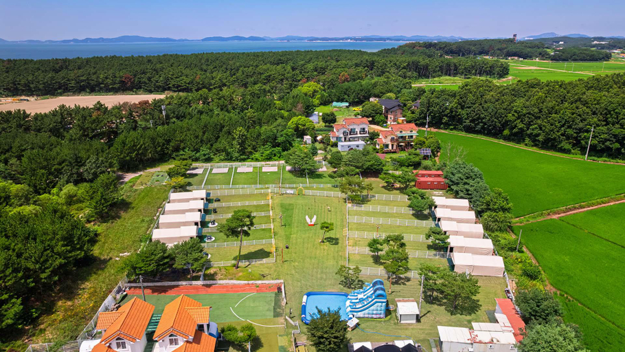 Others 3, Taean Paradox Dog Pension Glamping, Taean