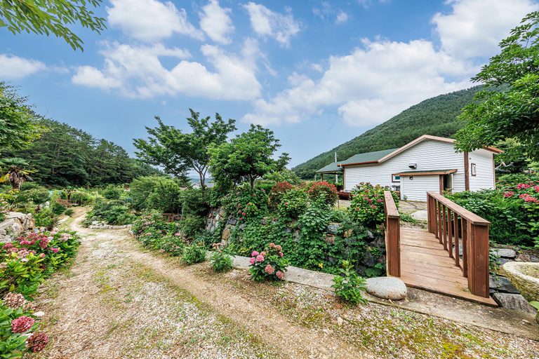 Others 4, Tongyeong Gaetonggol Pension, Tongyeong