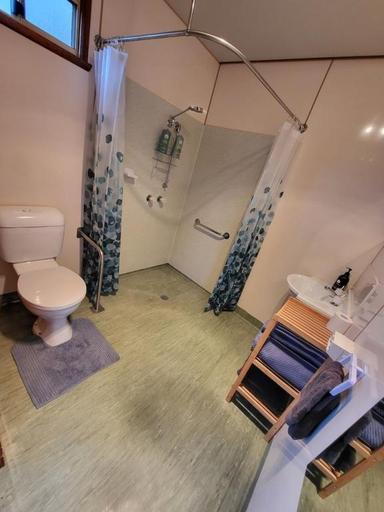 Bathroom, Queenstown Copper Country Cabins, West Coast
