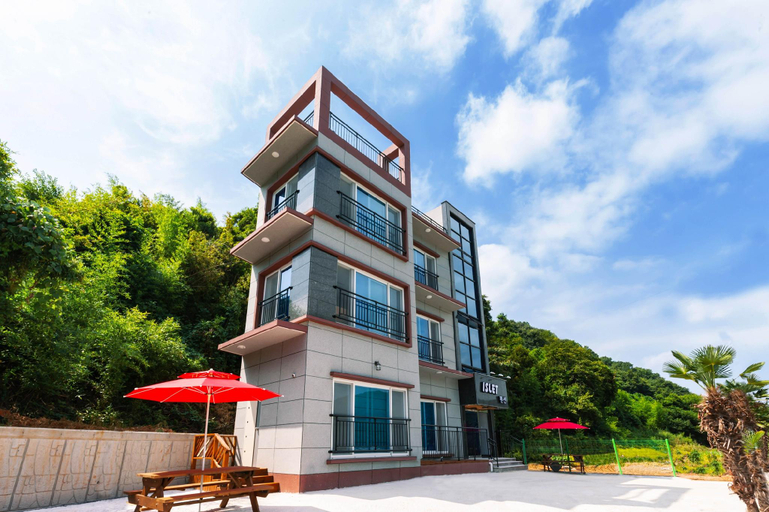 Exterior & Views 1, Tongyeong Islet Pension, Tongyeong