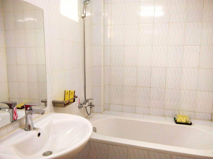 Bathroom, Hotel Sein Chuu, Mandalay