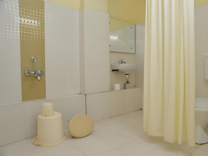 Bathroom 2, Hotel Indraprasth Ritz Group, Aurangabad