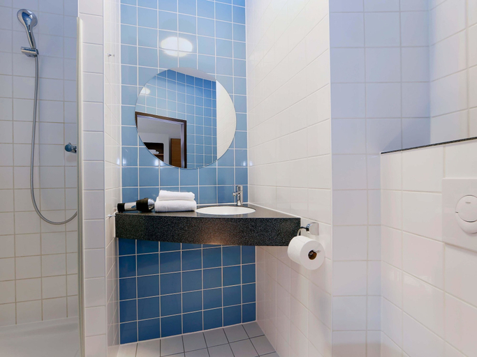 Bathroom 5, B&B Hotel Berlin-Charlottenburg, Berlin