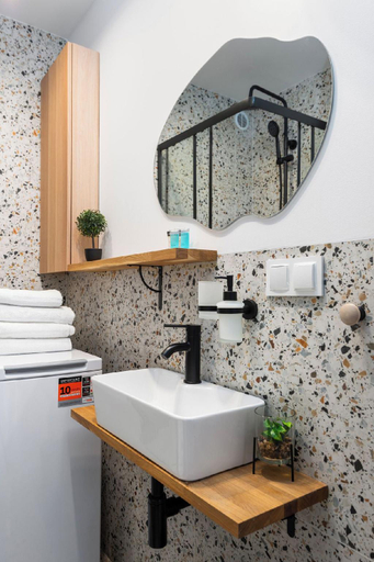 Bathroom 4, Boston by Kairos Apartments, Będzin