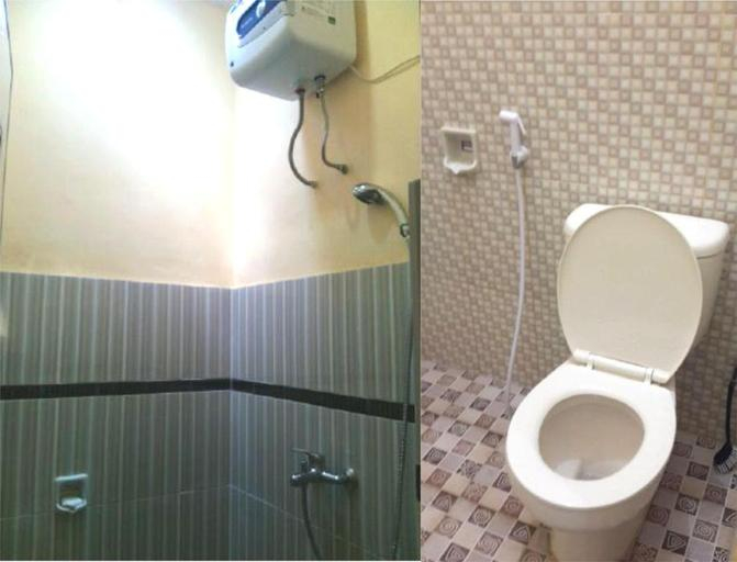 Bathroom, Villa Rafif Batu - Four Bedroom, Malang