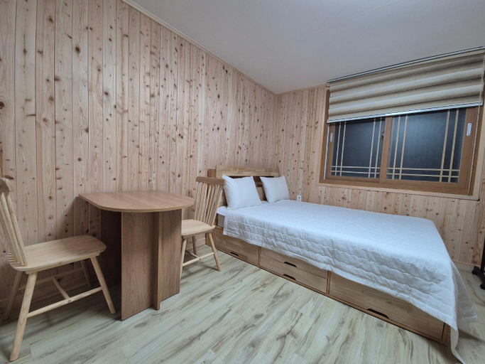 Bedroom 2, Jeju Mongsaengi Pension, Jeju