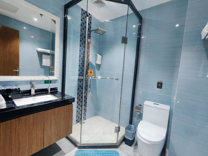 Bathroom 3, Huaxin Hotel(Zhuhai Daxin Xinduhui Branch), Zhuhai