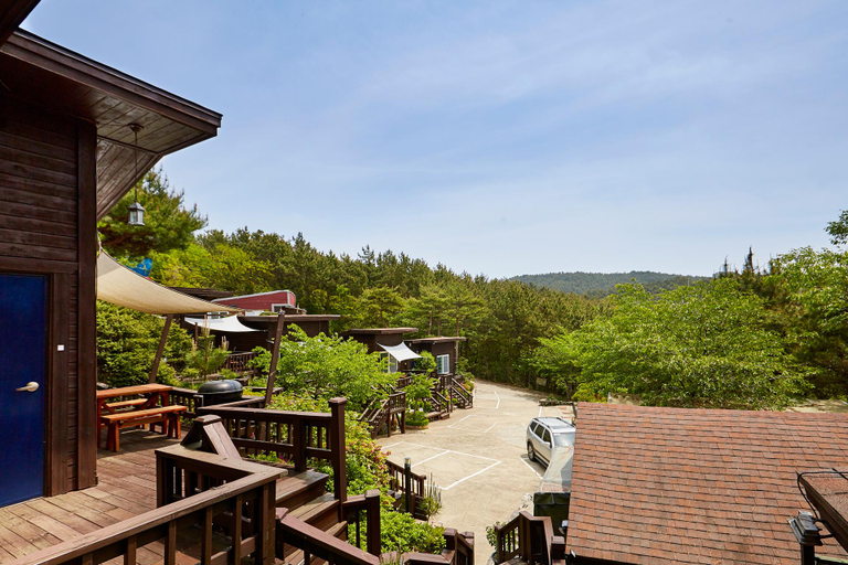 Others 2, Taean Solgrim Pension, Taean