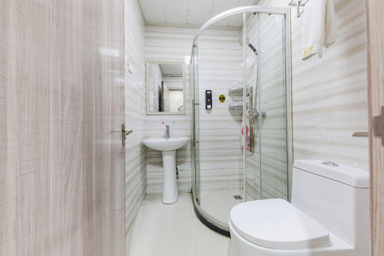 Bathroom 3, Pink Motel (Jinan Aoti Middle Road), Jinan