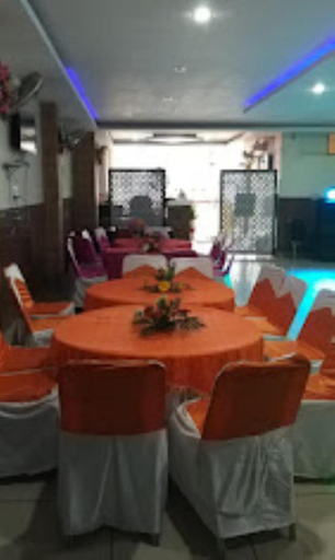 Others 5, Hotel Paras Una, Una