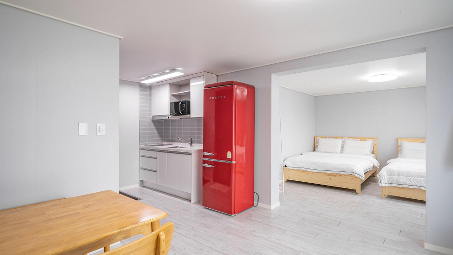 Bedroom 2, Taean Cheongpodae Sunset Resort and Caravan, Taean