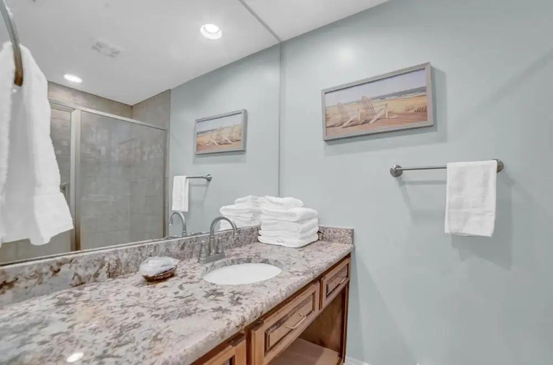 Bathroom 5, Sugar Beach 348, Baldwin