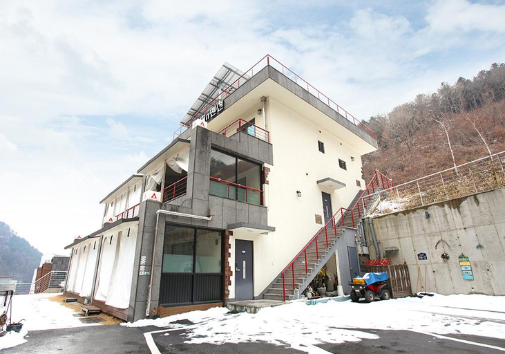 Exterior & Views 5, Hwacheon Camping N Pension, Hwacheon