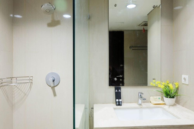 Bathroom 3, Fully Furnished Studio Apartment at H Residence, East Jakarta