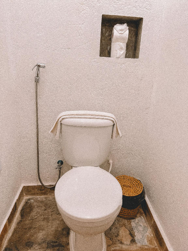 Bathroom 3, Da Lu Flats, Cruz
