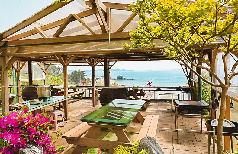 Others 5, Taean Padaya Pension, Taean