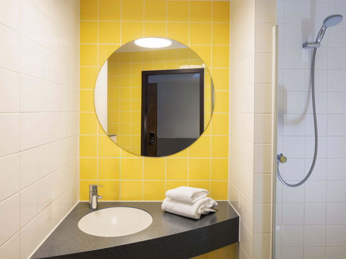 Bathroom 5, B&B Hotel Kiel-Wissenschaftspark, Kiel