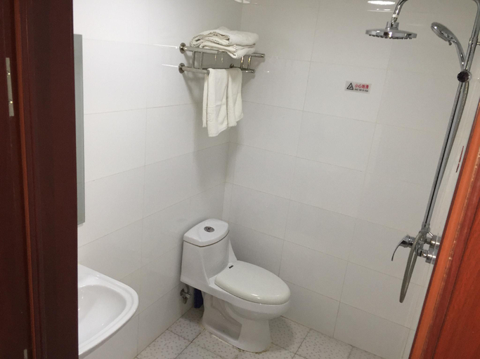 Bathroom 4, Juyuan Hotel, Beijing