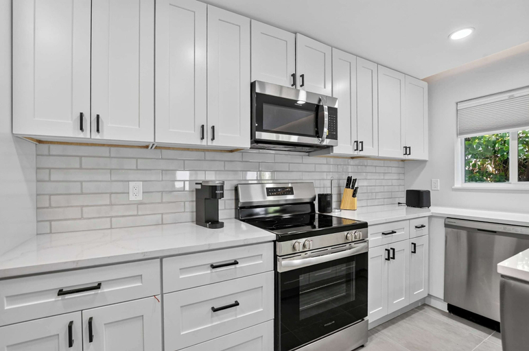 Private kitchen 5, Coveside Hideaway 2 - Coastal Getaway, Broward