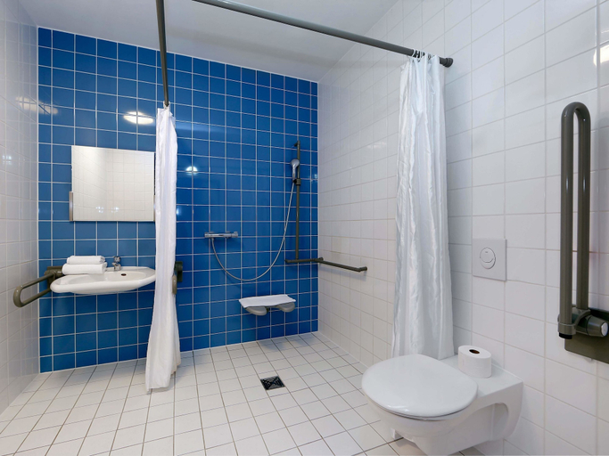 Bathroom 5, B&B Hotel Berlin-Charlottenburg, Berlin