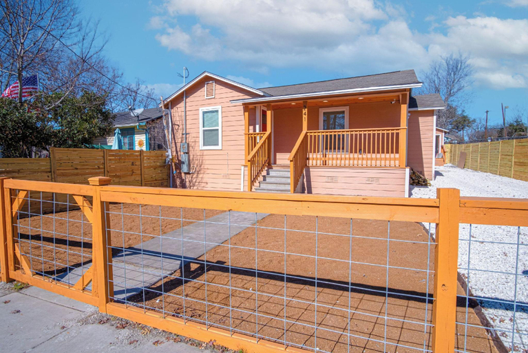 Exterior & Views 1, Adorable 4BR 2BA Close to Riverwalk and Downtown, Bexar