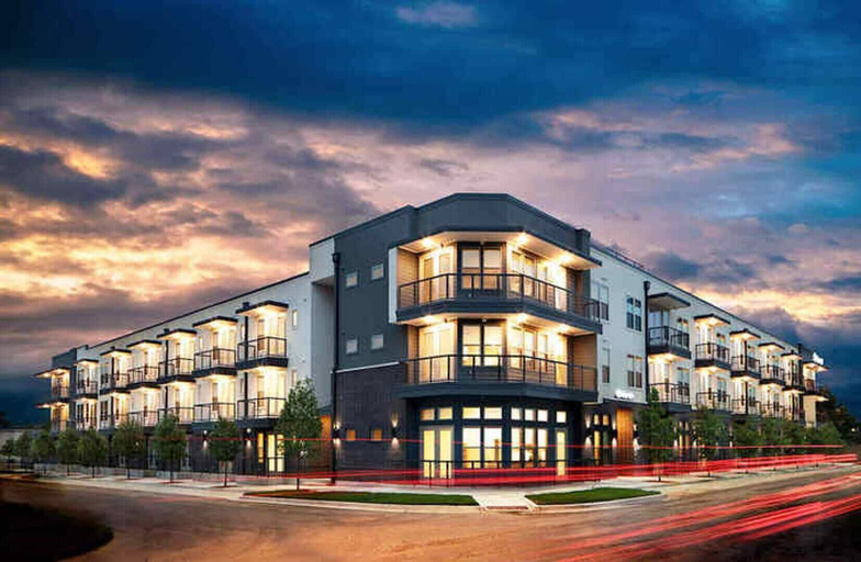 Exterior, Landing Incredible Studio in Kessler Park, Dallas