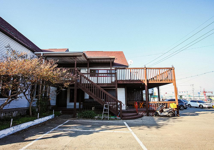 Exterior & Views 1, Taean Sky and Sea Pension, Taean