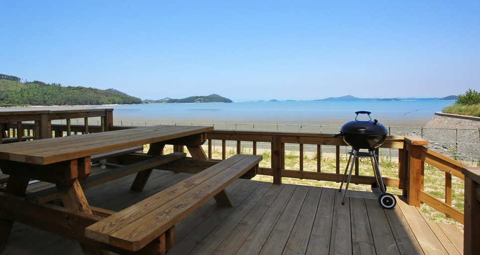 Others 5, Taean Badarang Pension, Taean