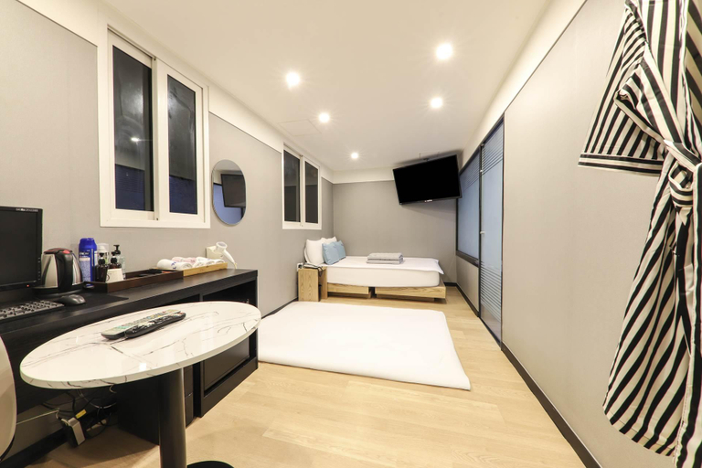 Bedroom 3, Yangsan Nambu-dong Jjak, Yangsan