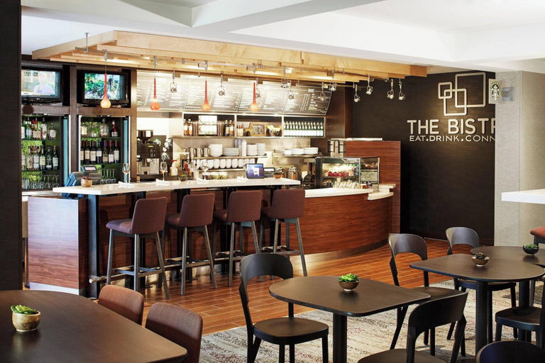 Food & Drinks 5, Courtyard Portland Southeast/Clackamas, Clackamas