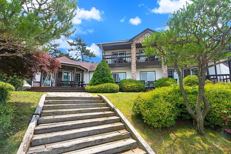 Exterior & Views 1, Taean Cheongpodae Hawaii Pension, Taean