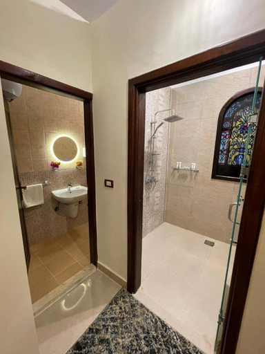 Bathroom 5, palm shadow resort, Yusuf as-Sidiq